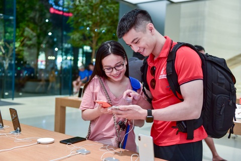 Dân “săn” iPhone 11 khắp châu Á đổ về Singapore chực chờ trước cửa Apple Store