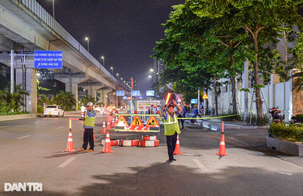 Hà Nội: Lô cốt dài 60m, rộng 6m mọc lên trong đêm trên đường Nguyễn Trãi - 1 Hà Nội: Lô cốt dài 60m, rộng 6m mọc lên trong đêm trên đường Nguyễn Trãi - 1