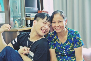 "Nếu được sống thêm một lần, mẹ có muốn làm mẹ của con?"