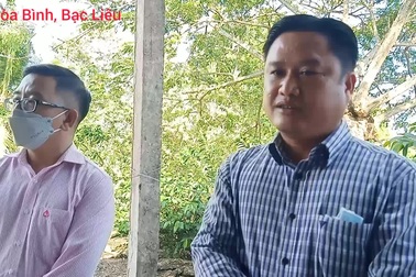 Lãnh đạo huyện Hòa Bình chia sẻ tại buổi trao tiền của bạn đọc Dân trí