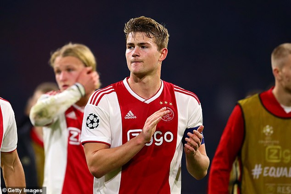 De Boer ngạc nhiên khi de Ligt bỏ qua Barcelona, Man City - 2 De Boer ngạc nhiên khi de Ligt bỏ qua Barcelona, Man City - 2