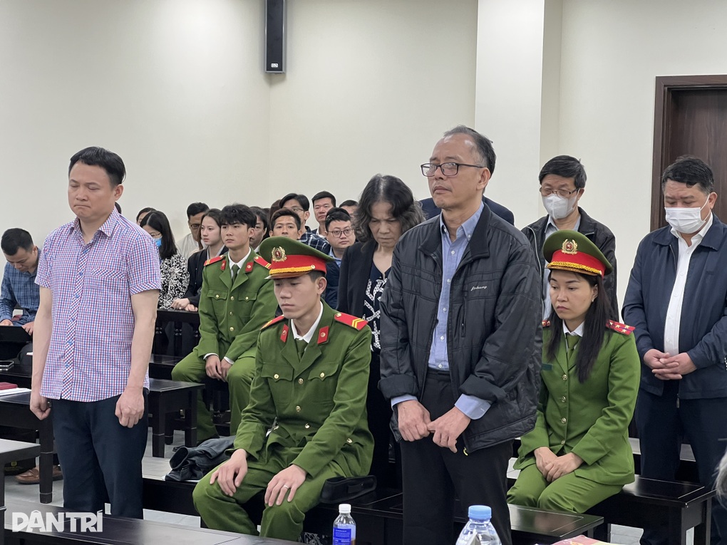 Cựu giám đốc chi nhánh ngân hàng bị đề nghị 8-9 năm tù - 1 Cựu giám đốc chi nhánh ngân hàng bị đề nghị 8-9 năm tù - 1
