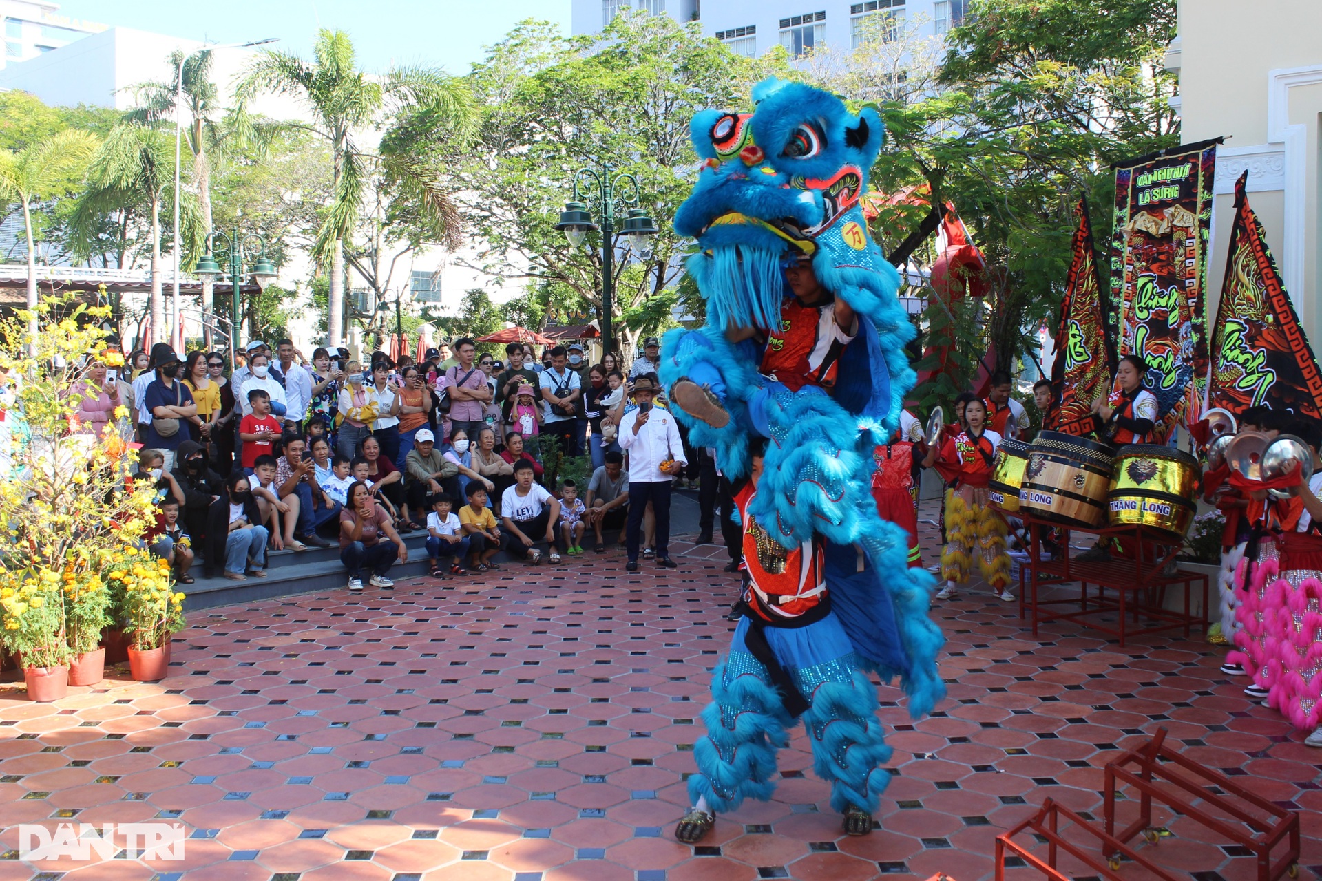 Hàng nghìn du khách xông đất nhà Công tử Bạc Liêu đầu năm mới - 4 Hàng nghìn du khách xông đất nhà Công tử Bạc Liêu đầu năm mới - 4