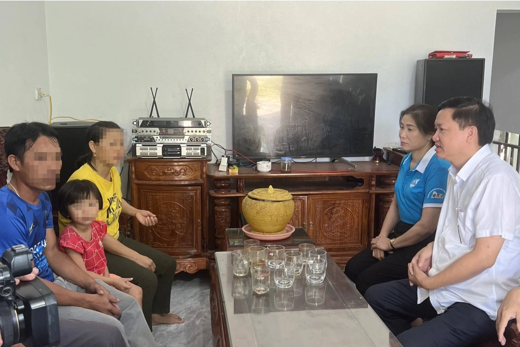 Vụ bố cầm 2 chân con gái ném ra đường: Giám định thương tật nạn nhân - 2 Vụ bố cầm 2 chân con gái ném ra đường: Giám định thương tật nạn nhân - 2