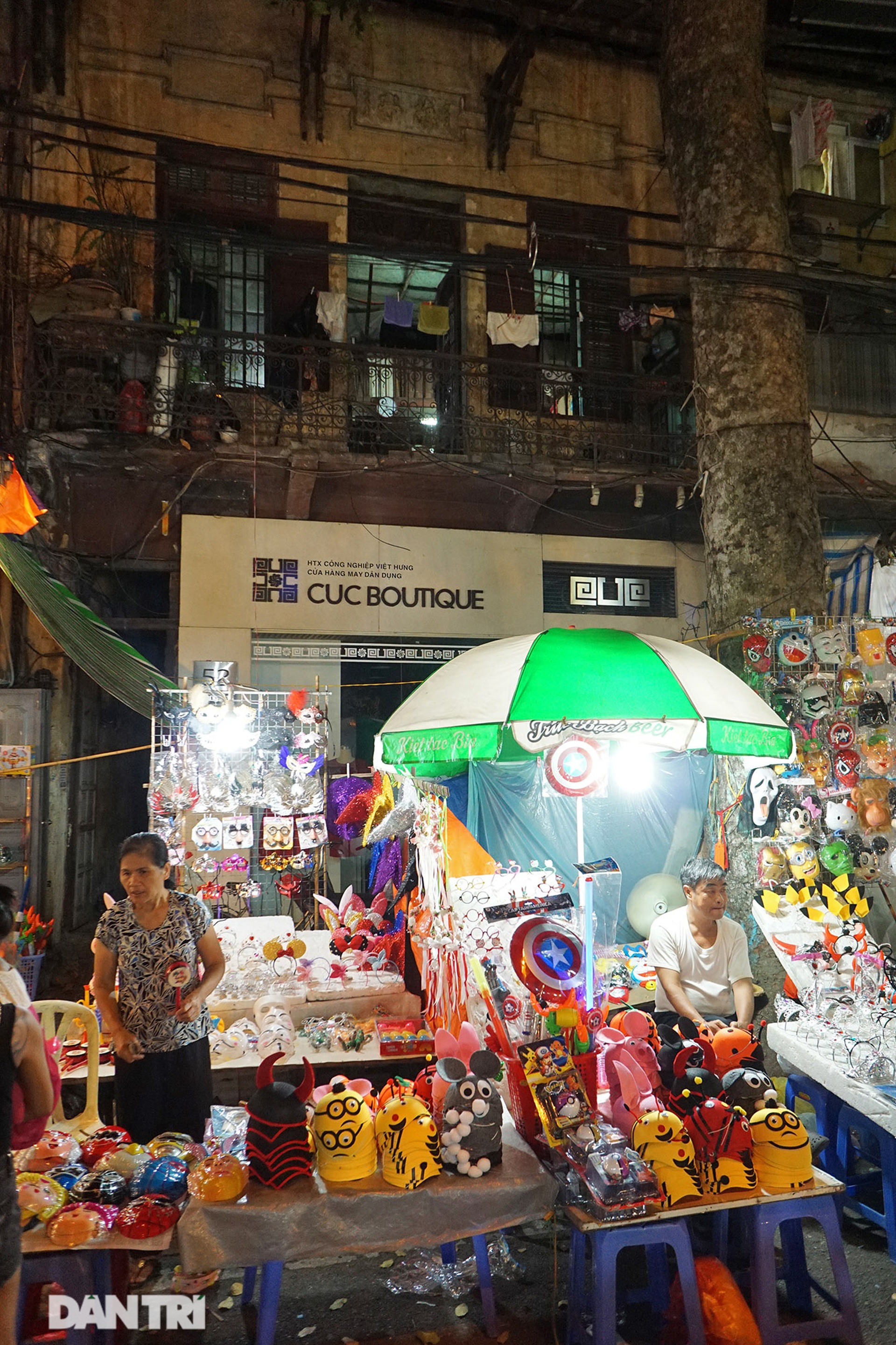 So sánh: Hình ảnh chợ trung thu vắng lặng khác biệt cảnh đông đúc mọi năm - 19