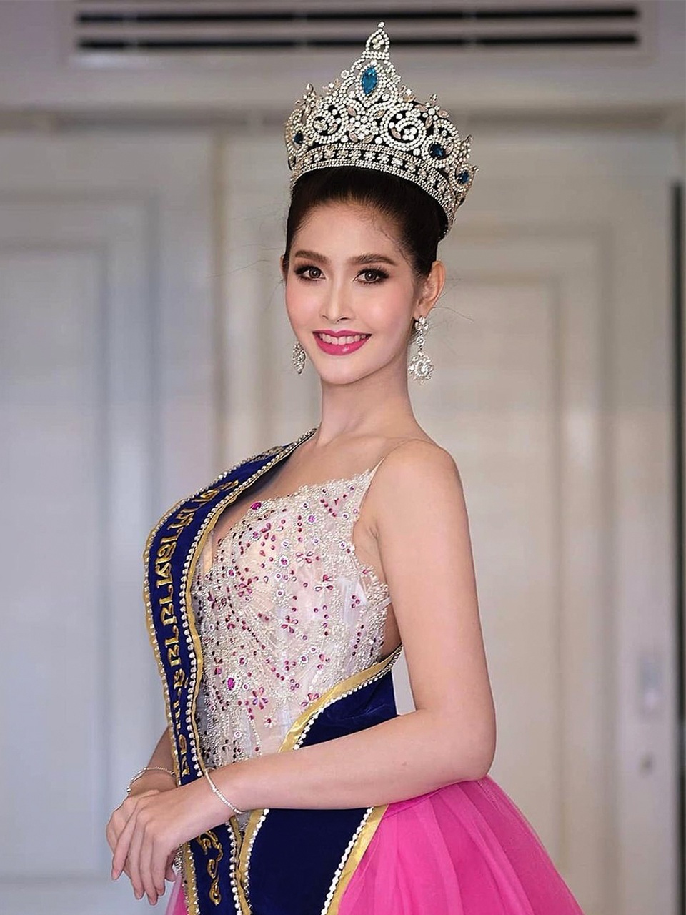 Ngoại hình xinh đẹp và gợi cảm của tân hoa hậu chuyển giới Thái Lan - 1 Ngoại hình xinh đẹp và gợi cảm của tân hoa hậu chuyển giới Thái Lan - 1