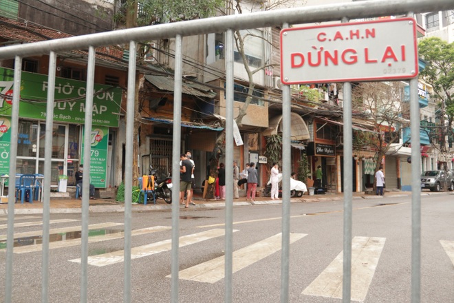 Phố Trúc Bạch: Cách ly, khử trùng và được tiếp tế nhu yếu phẩm - 17 Phố Trúc Bạch: Cách ly, khử trùng và được tiếp tế nhu yếu phẩm - 17