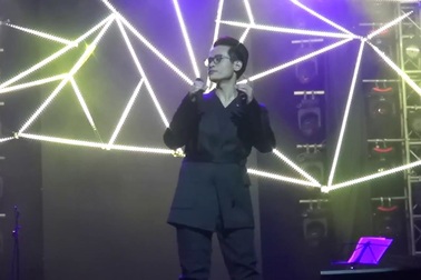 Hà Anh Tuấn - Phương Linh hát "Bốn chữ lắm"