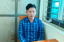 Người đàn ông dùng dao ép 2 cán bộ quỹ bảo vệ môi trường quỳ gối giữa sân