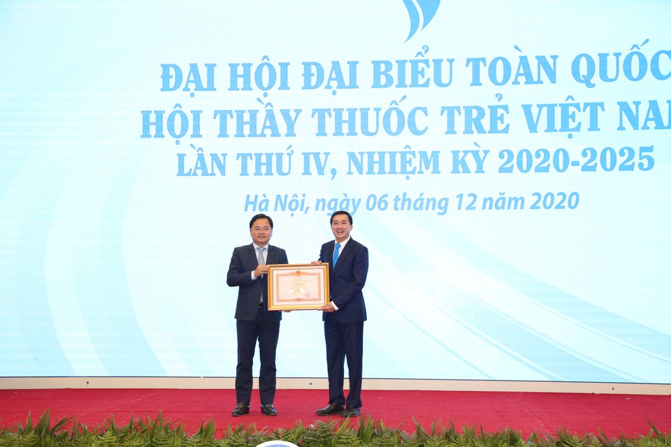 Bác sĩ ở tuyến đầu chống Covid-19 nhận giải thưởng tiêu biểu 2020 - 3 Bác sĩ ở tuyến đầu chống Covid-19 nhận giải thưởng tiêu biểu 2020 - 3