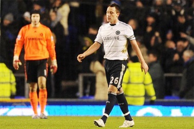Terry mắc lỗi, Chelsea trắng tay tại Goodison Park