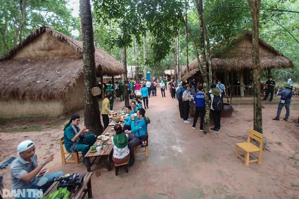 Hướng dẫn đến Địa đạo Củ Chi: Trải nghiệm bắn súng thật, sống dưới lòng đất - 3 Hướng dẫn đến Địa đạo Củ Chi: Trải nghiệm bắn súng thật, sống dưới lòng đất - 3