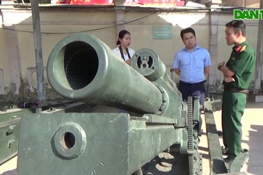 Khẩu lựu pháo 105mm thu của Pháp trong chiến dịch Trung Lào