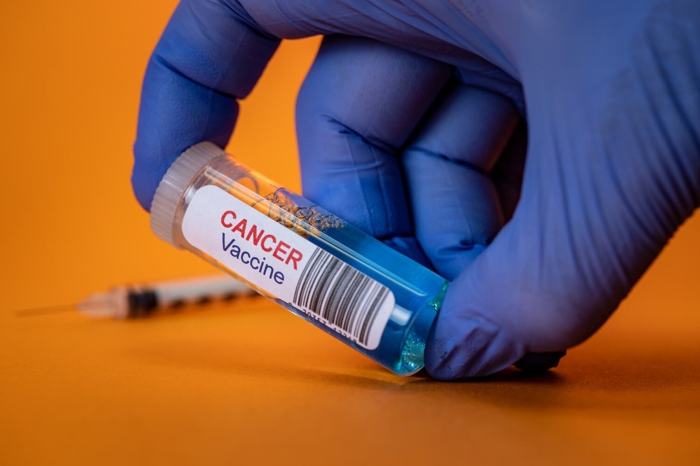 Sống mòn trong ung thư, người bệnh khát khao liệu pháp mới từ vaccine Nga