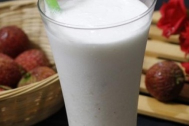 Cách làm sinh tố vải vừa ngon vừa mát giải nhiệt ngày hè