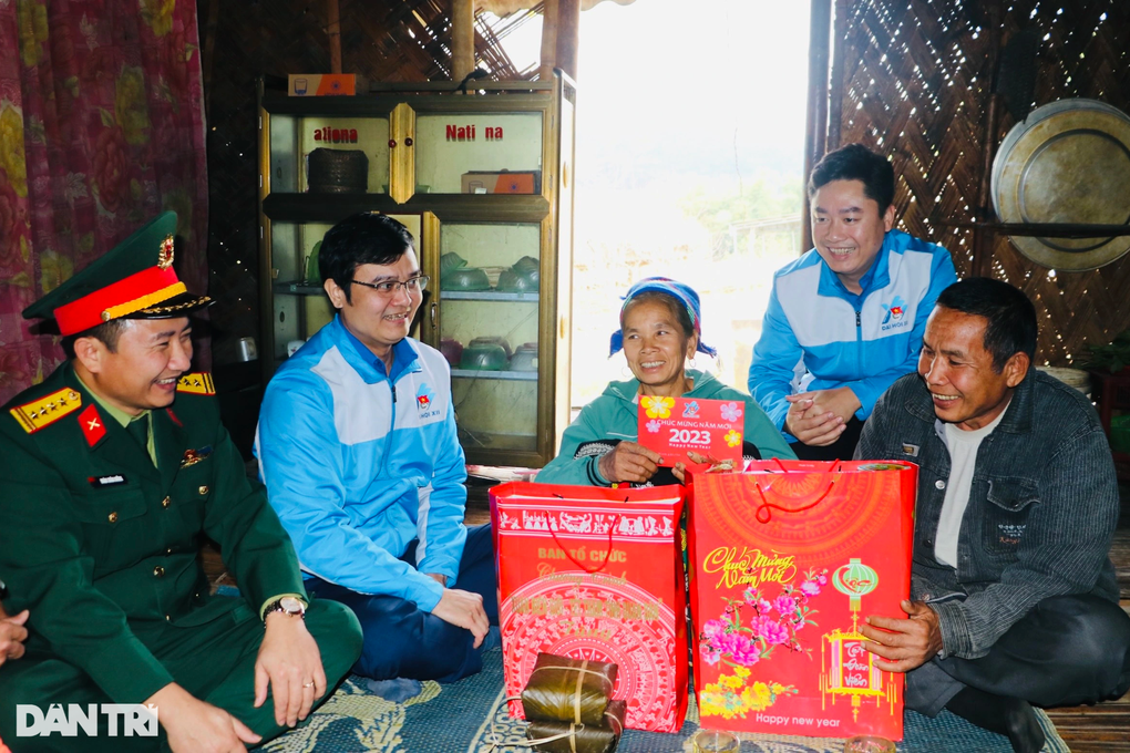 Xuân biên giới - Tết thắm tình quân dân - 2 Xuân biên giới - Tết thắm tình quân dân - 2