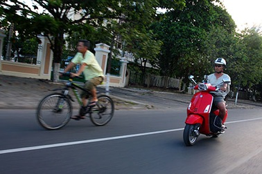 Vespa Sprint - Xe của dân phố?