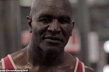 Tay đấm huyền thoại Holyfield tuyên bố sẽ hạ gục Mike Tyson khi tái đấu