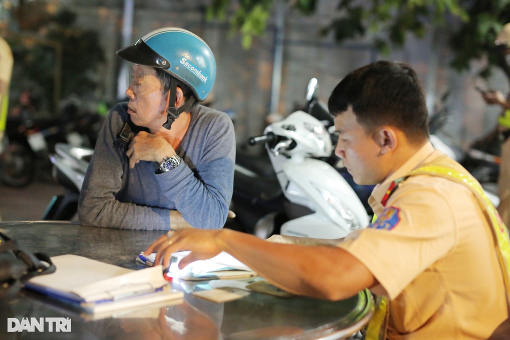Bị CSGT phạt 7 triệu đồng, tài xế gọi điện đề nghị nhóm bạn nhậu chia tiền - 3 Bị CSGT phạt 7 triệu đồng, tài xế gọi điện đề nghị nhóm bạn nhậu chia tiền - 3