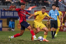 HLV CLB Quảng Nam bị phạt nặng vì chỉ trích trọng tài ở V-League