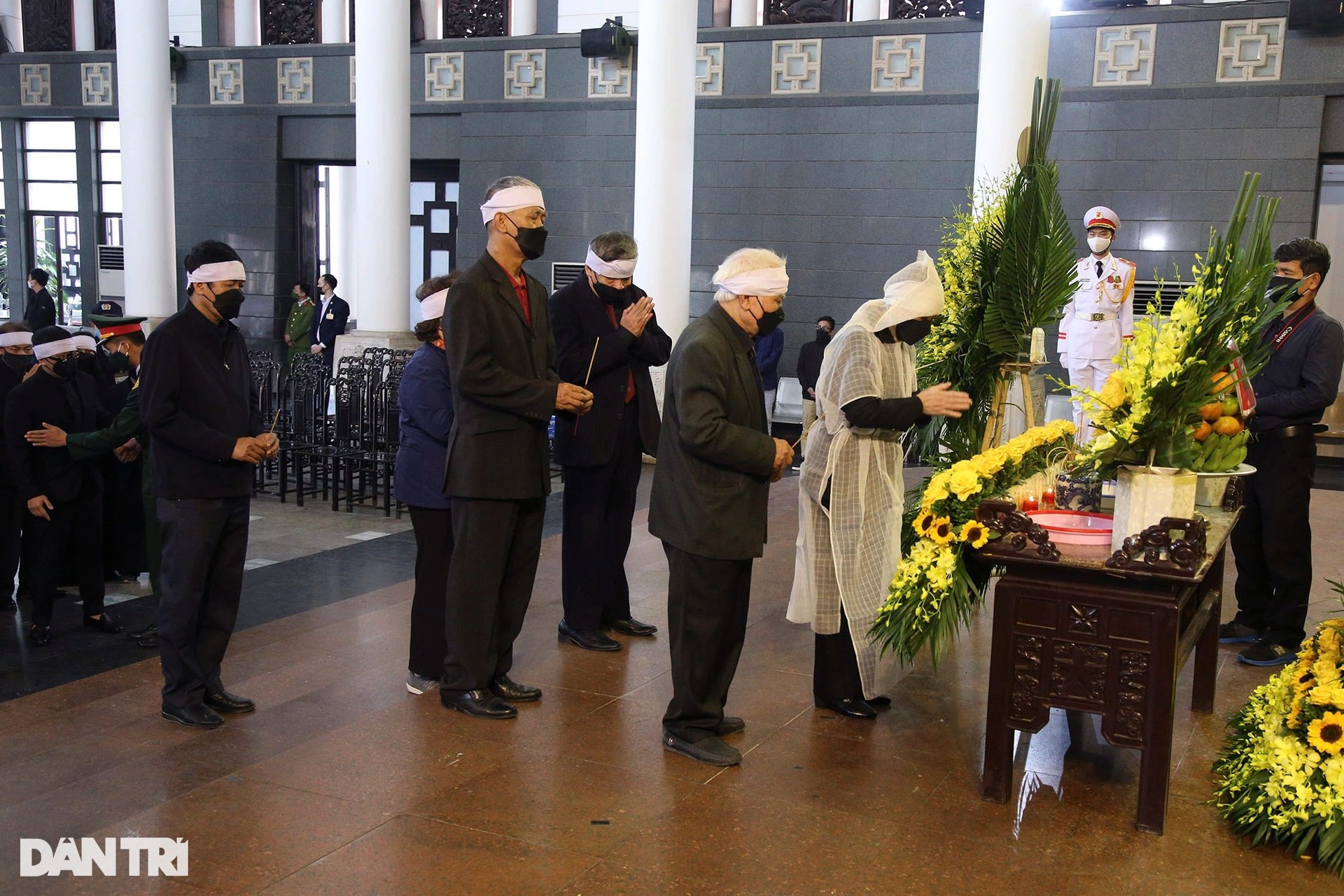 Chủ tịch nước Nguyễn Xuân Phúc viếng tang Giáo sư, Viện sĩ Nguyễn Văn Hiệu - 3 Chủ tịch nước Nguyễn Xuân Phúc viếng tang Giáo sư, Viện sĩ Nguyễn Văn Hiệu - 3