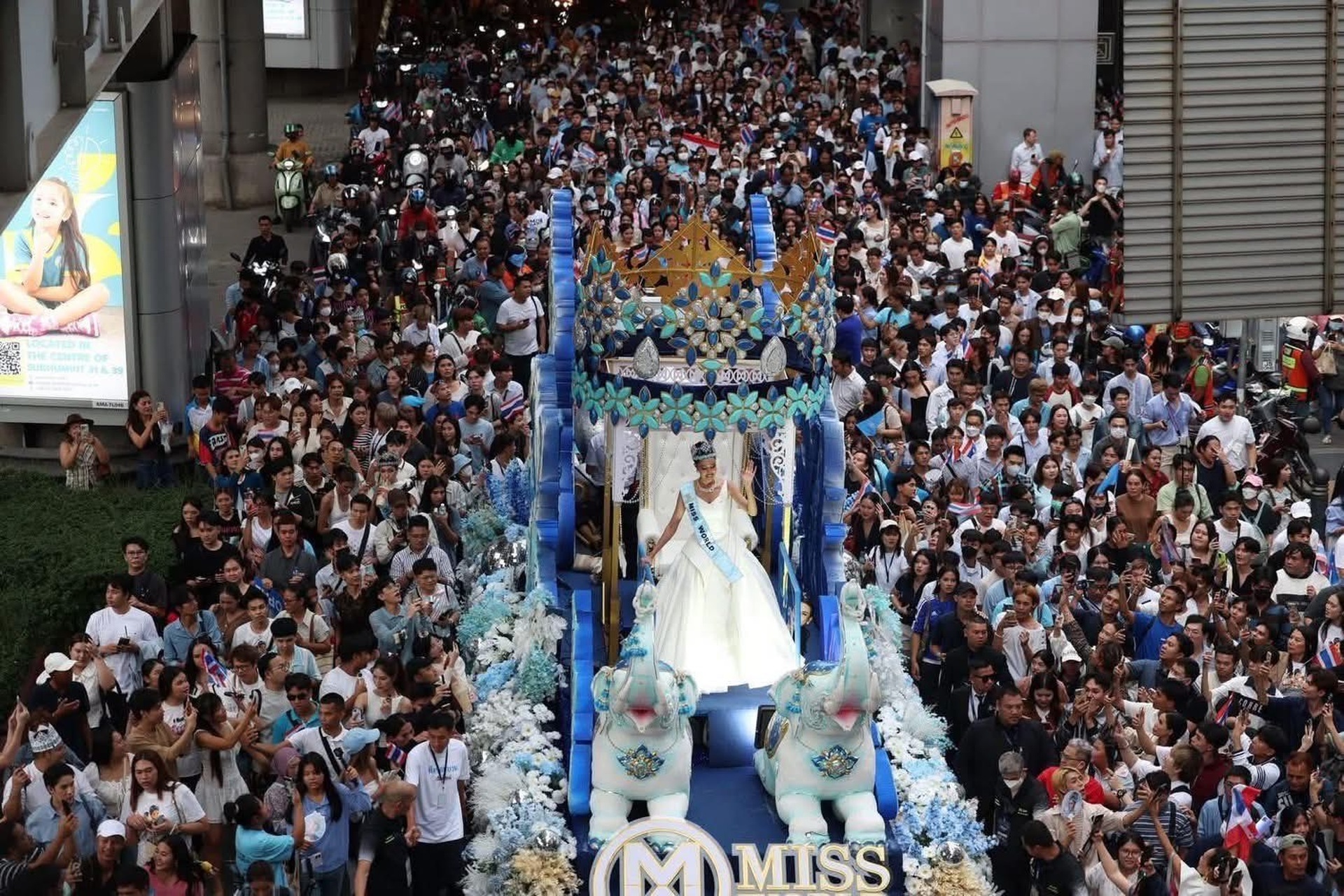 Gros plan sur l'apparence de poupée de la nouvelle Miss Monde - 6 Cận cảnh vẻ ngoài xinh như búp bê sống của tân Hoa hậu Thế giới - 6