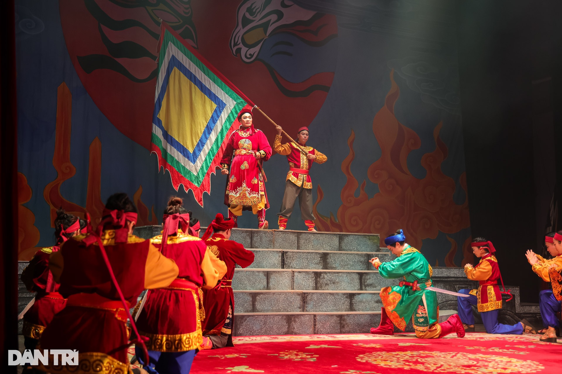 Ở nhờ nhà 15m2, đi vệ sinh chung, nghệ sĩ Tuồng vẫn hết mình với đam mê - 15 Ở nhờ nhà 15m2, đi vệ sinh chung, nghệ sĩ Tuồng vẫn hết mình với đam mê - 15