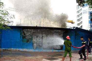 Hoả hoạn tại công trường trên phố Lý Thường Kiệt