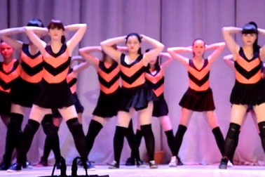 Thiếu niên Nga nhảy múa khêu gợi khiến người Nga phẫn nộ