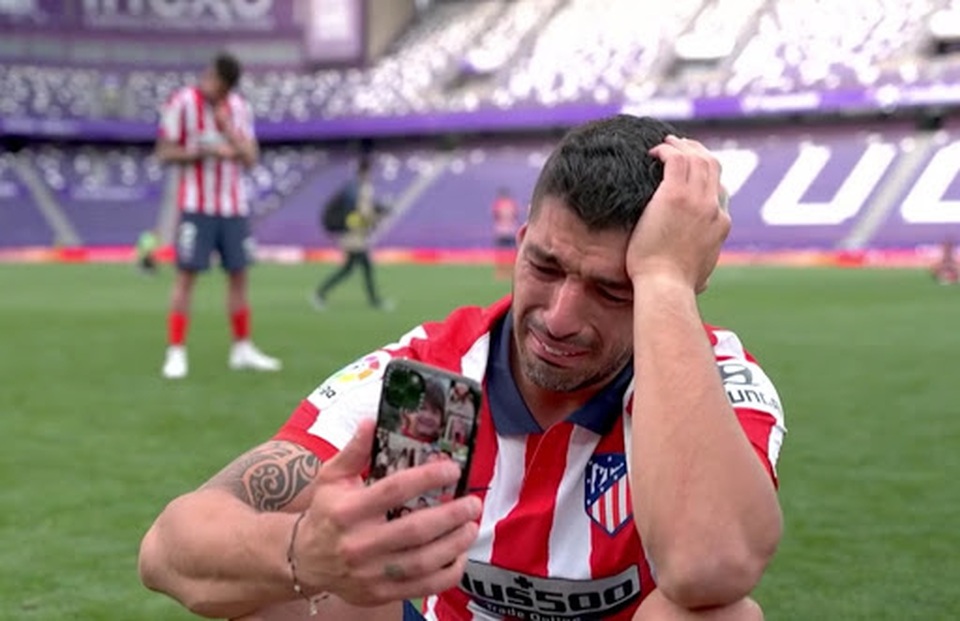 Người hùng Luis Suarez: Từ cục nợ đến cục vàng… - 1 Người hùng Luis Suarez: Từ cục nợ đến cục vàng… - 1