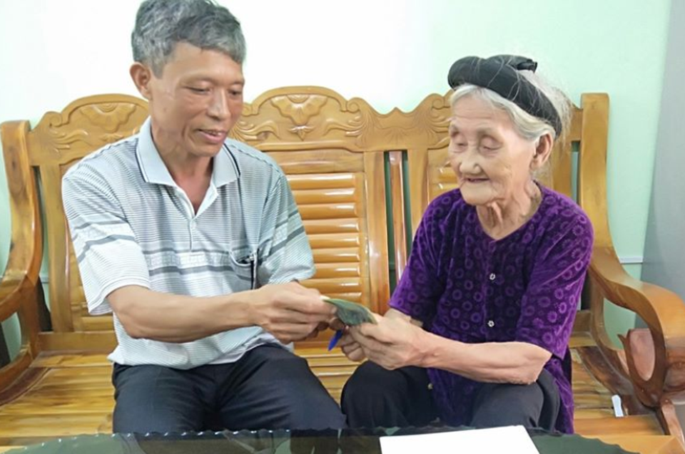 Những người mẹ trăm tuổi gây sốt bằng tinh thần đi đầu chống dịch - 5 Những người mẹ trăm tuổi gây sốt bằng tinh thần đi đầu chống dịch - 5