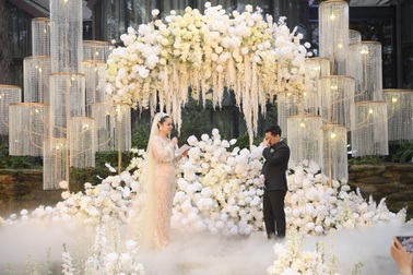 Nhạc sĩ Nguyễn Đức Cường khóc ở đám cưới "cổ tích" giữa rừng thông