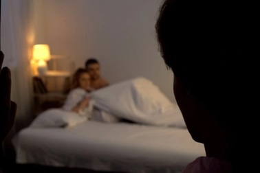 Bị xử lý hình sự vì ngoại tình khi chưa ly hôn