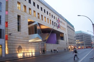 Đức triệu đại sứ Anh chất vấn về cáo buộc nghe lén