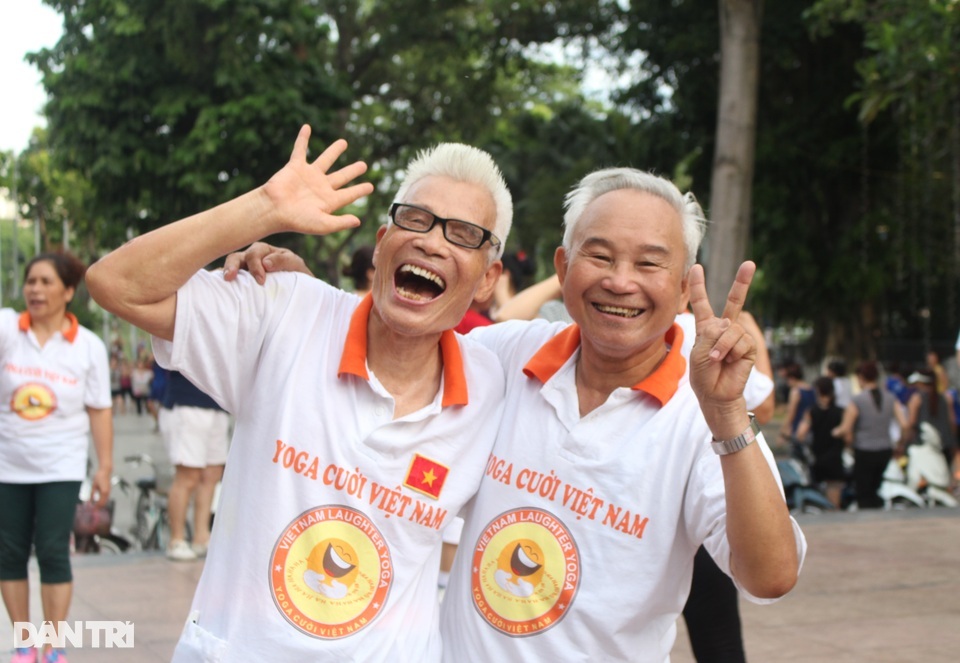 Những người Việt trăm tuổi: Ngày 3 bữa cơm, chăm làm việc nhà - 11 Những người Việt trăm tuổi: Ngày 3 bữa cơm, chăm làm việc nhà - 11