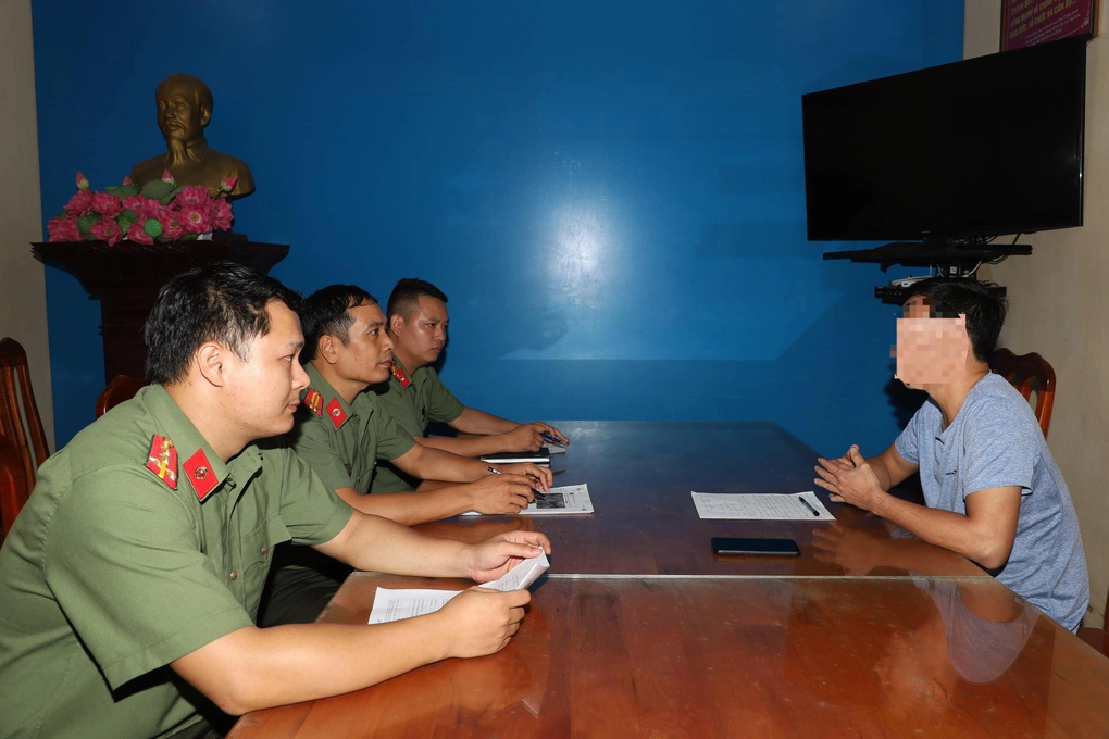 Công an làm việc với người tung tin thất thiệt về ngân hàng SCB - 2 Công an làm việc với người tung tin thất thiệt về ngân hàng SCB - 2