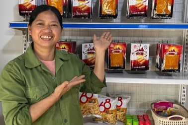 Hành trình đổi đời của bà Tuyết: Từ nông dân đến TikToker "chốt" nghìn đơn