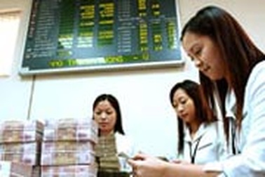 Nhu cầu vay tiền tăng, lãi suất không tăng