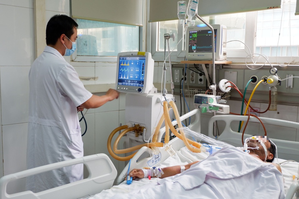 Chủ quan với vết xước nhỏ người đàn ông hoại tử chân, phải thở máy - 2 Chủ quan với vết xước nhỏ người đàn ông hoại tử chân, phải thở máy - 2