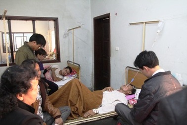 Ôtô đứt phanh lao vào núi, 4 nguời chết, 20 người bị thương