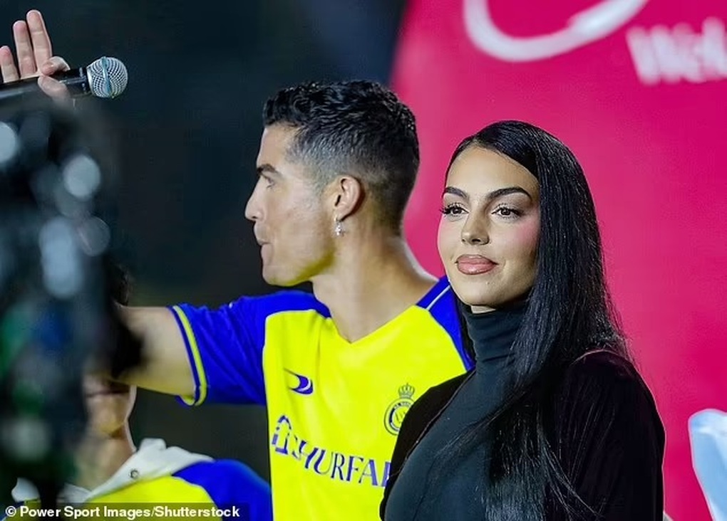 Chưa kết hôn đã chung sống, Ronaldo liệu có gặp khó ở Ả Rập Saudi? - 4 Chưa kết hôn đã chung sống, Ronaldo liệu có gặp khó ở Ả Rập Saudi? - 4