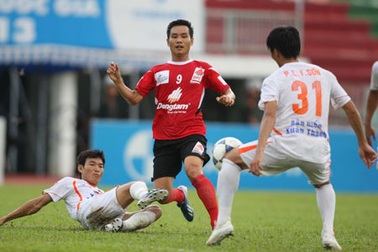 Dẫn trước 2 bàn, XMXT Sài Gòn vẫn đánh rơi chiến thắng 