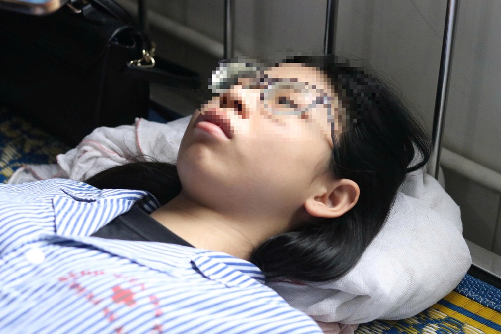 Vụ lật xe khách ở Hà Tĩnh: 10 người đi du lịch chỉ 5 người trở về - 1 Vụ lật xe khách ở Hà Tĩnh: 10 người đi du lịch chỉ 5 người trở về - 1