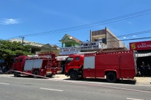 Công an vớt thi thể người đàn ông dưới giếng