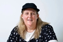 Liên tục vay tiền của phụ huynh, cô giáo bị cấm dạy