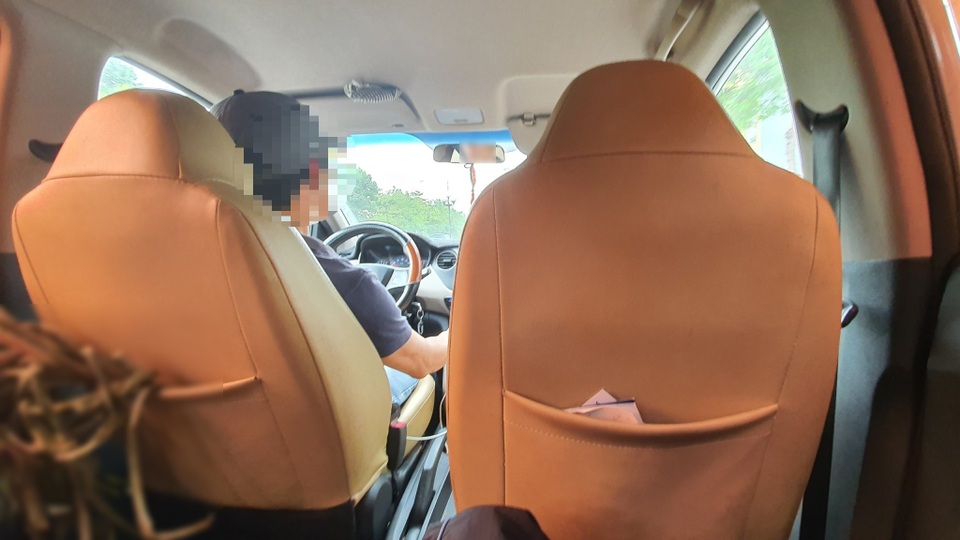 Xe dịch vụ mùa dịch thu phí gấp đôi, không đi chỉ còn cách nhờ xe tải - 1 Xe dịch vụ mùa dịch thu phí gấp đôi, không đi chỉ còn cách nhờ xe tải - 1