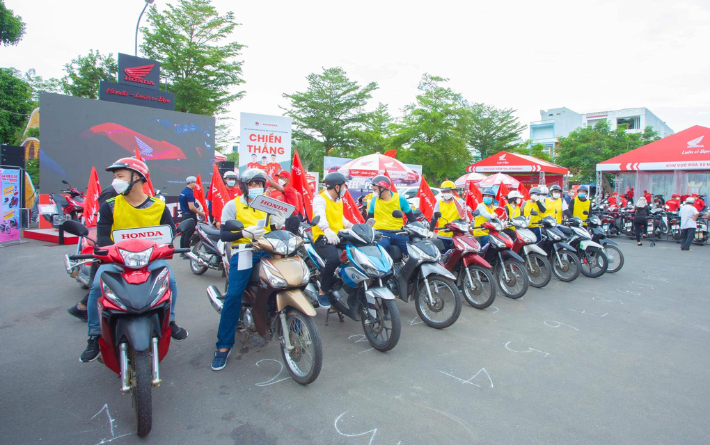 Cuộc thi Lái xe tiết kiệm nhiên liệu của Honda có gì mà thu hút hàng trăm người tham gia? - 1 Cuộc thi Lái xe tiết kiệm nhiên liệu của Honda có gì mà thu hút hàng trăm người tham gia? - 1