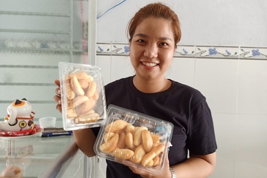 Cô giáo mầm non làm bánh mì tí hon… thu hút thực khách nhí