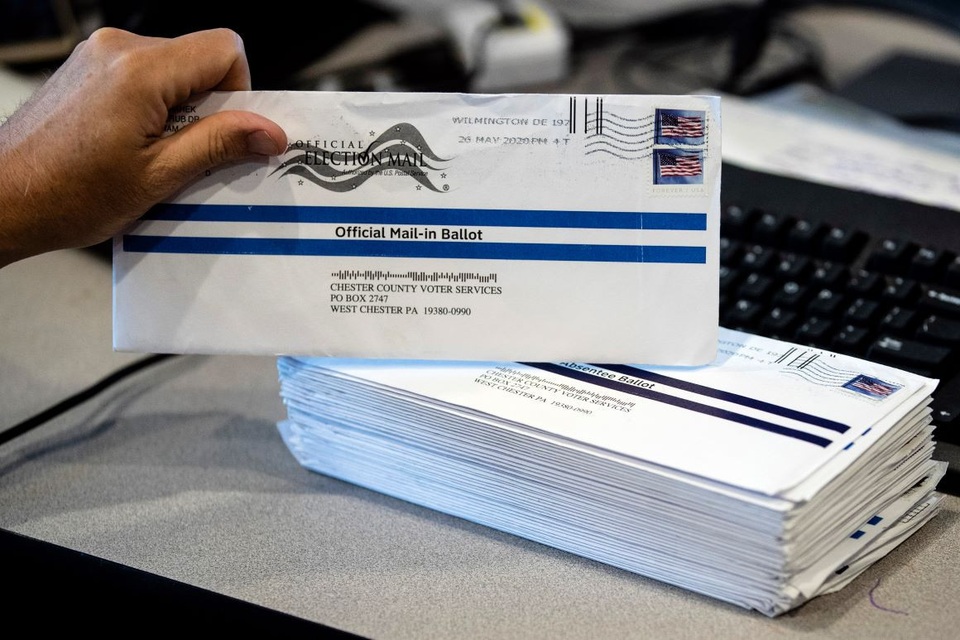 Mỹ căng thẳng vụ phiếu bầu cho ông Trump bị ném vào thùng rác - 1 Mỹ căng thẳng vụ phiếu bầu cho ông Trump bị ném vào thùng rác - 1
