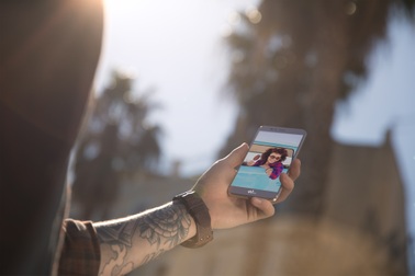 Cảm biến vân tay mặt lưng, kết nối 4G, Wiko Upulse được đánh giá cao so với giá